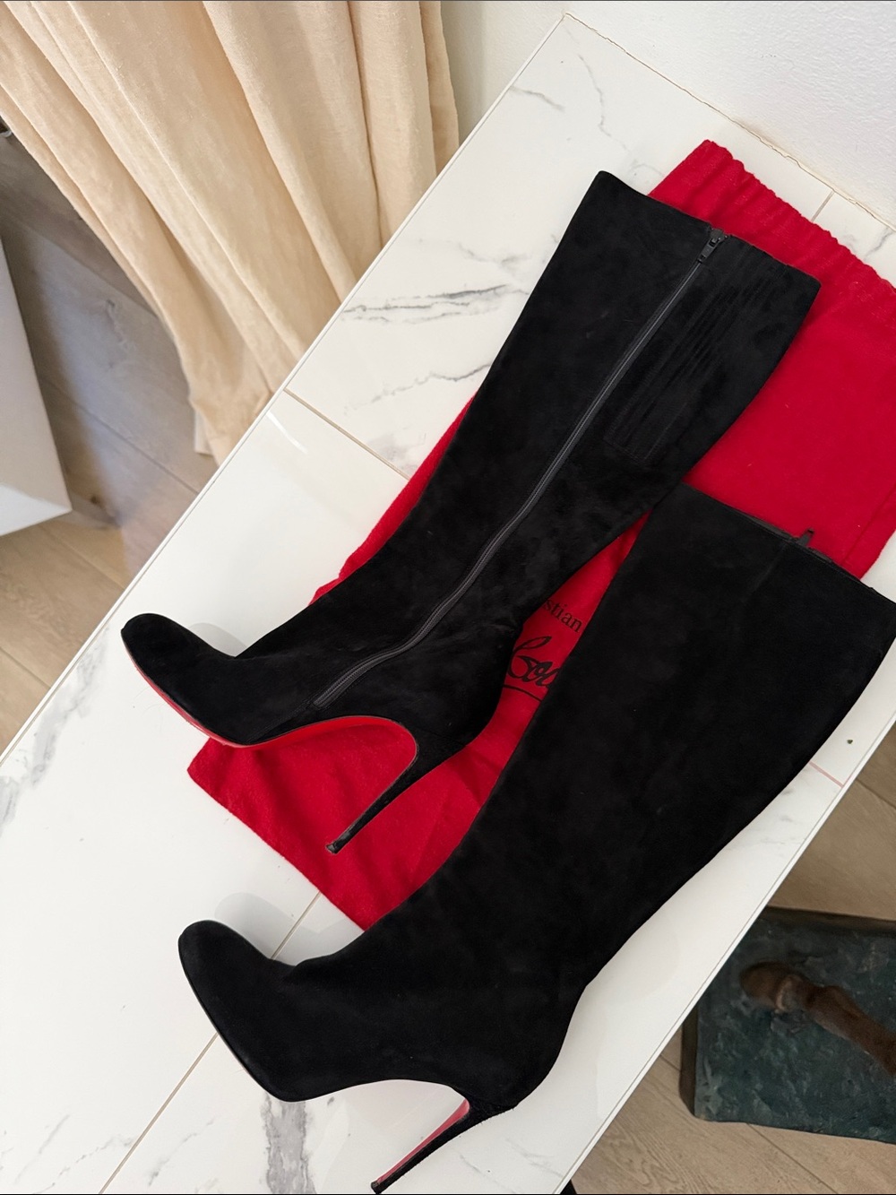 Christian Louboutin - Picture 3 of 5